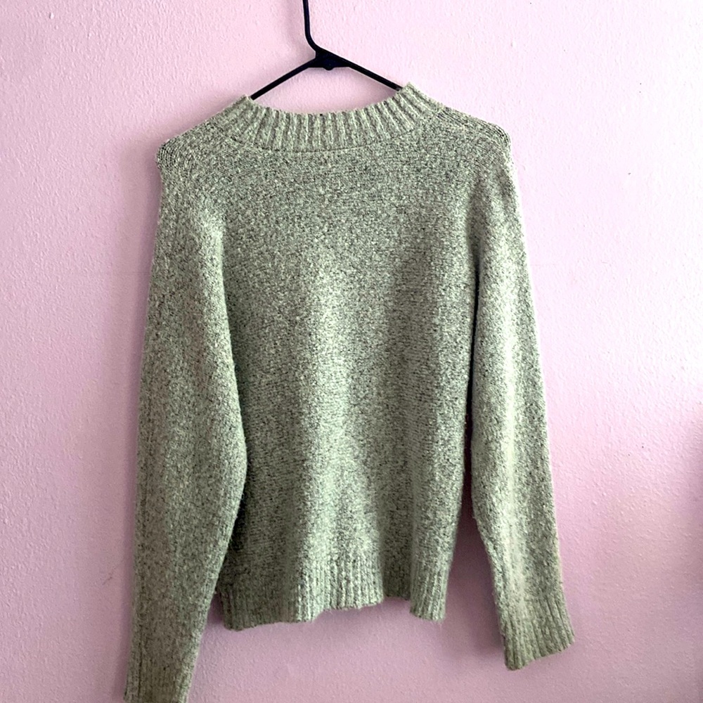 Grey yarn winter top